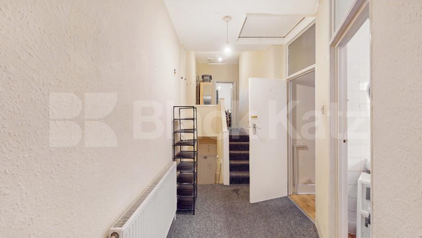 High ceilings, good storage space, modern kitchen & mins from tube Willoughby Road, Turnpike Lane